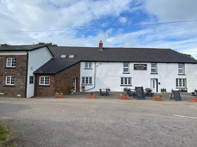 The Thelbridge Cross Inn Crediton Eksteriør billede